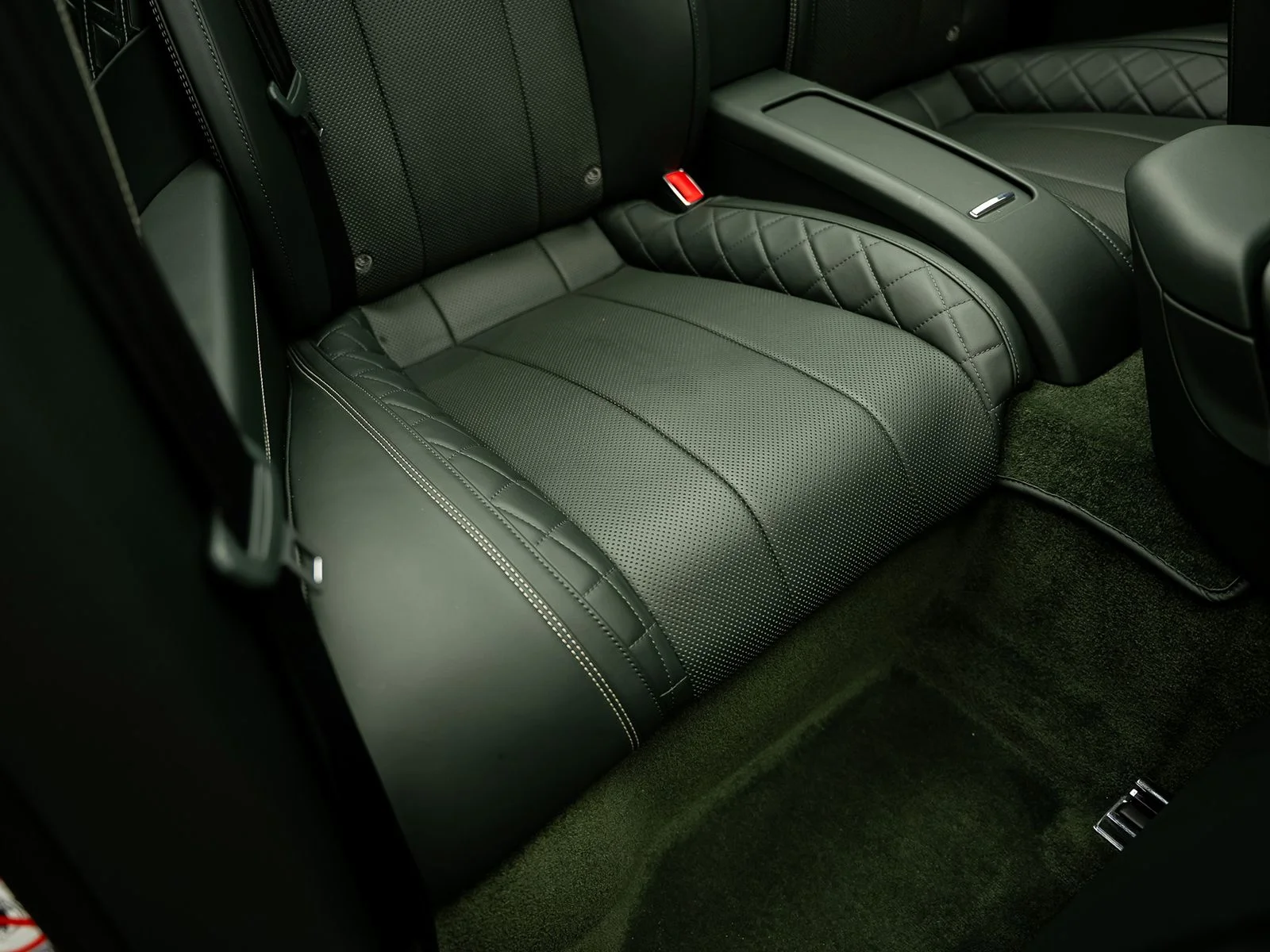 Used 2021 Green Bentley V8 image 38