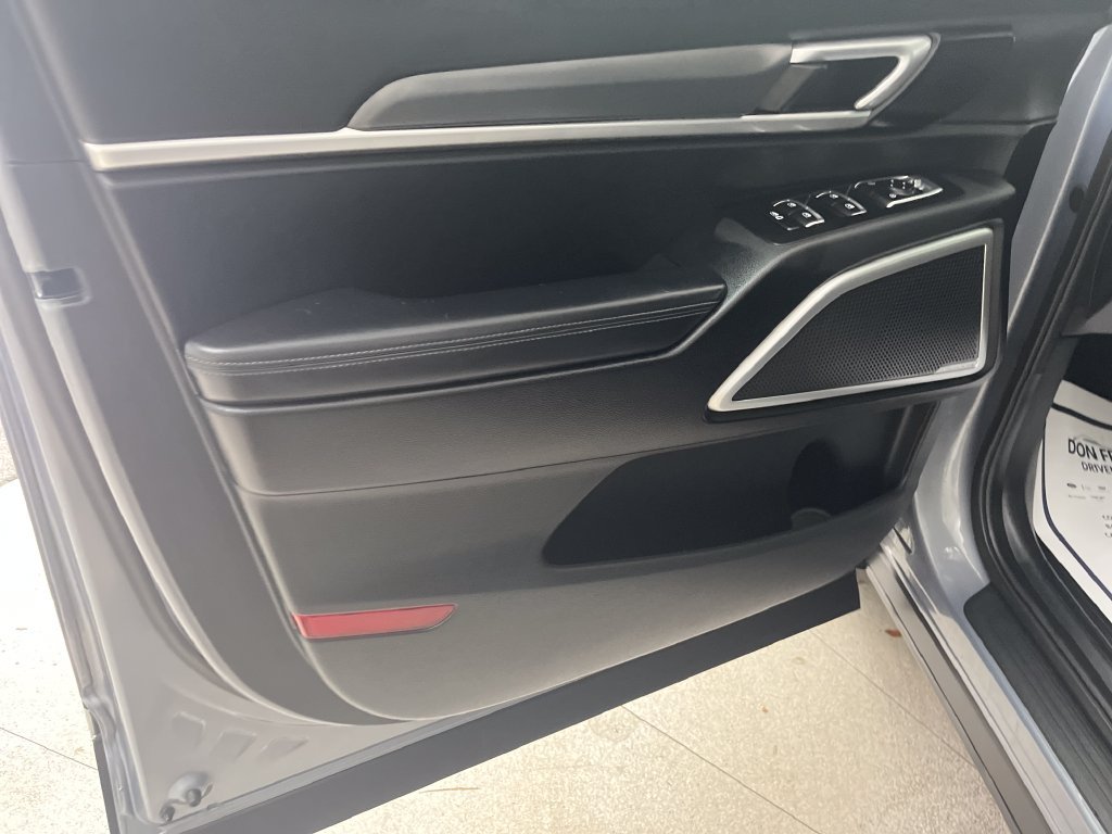 Used 2022 Silver Kia S image 11