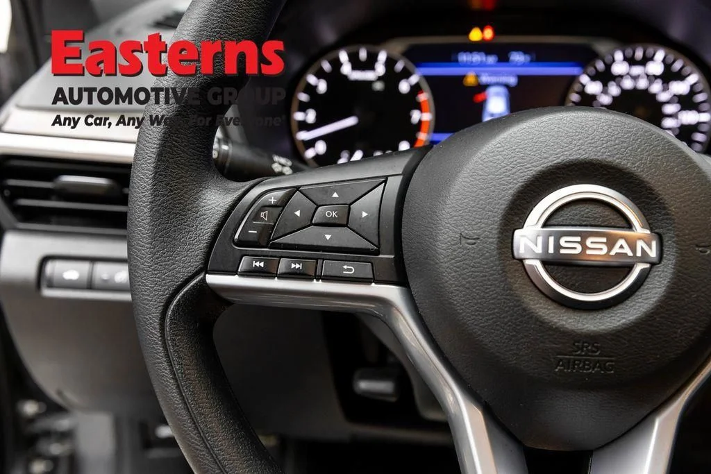 Used 2025 Gray Nissan 2.5 SV image 17