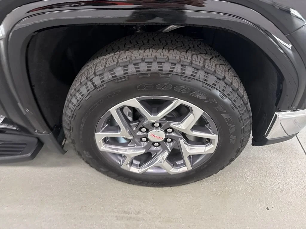 New 2026 Onyx Black GMC SLT image 4