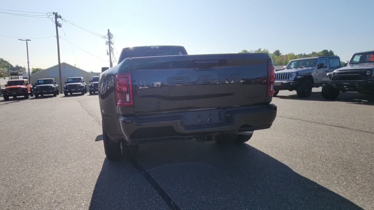 New 2026 Diamond Black Crystal Pearl-Coat Exterior Paint RAM Laramie image 9