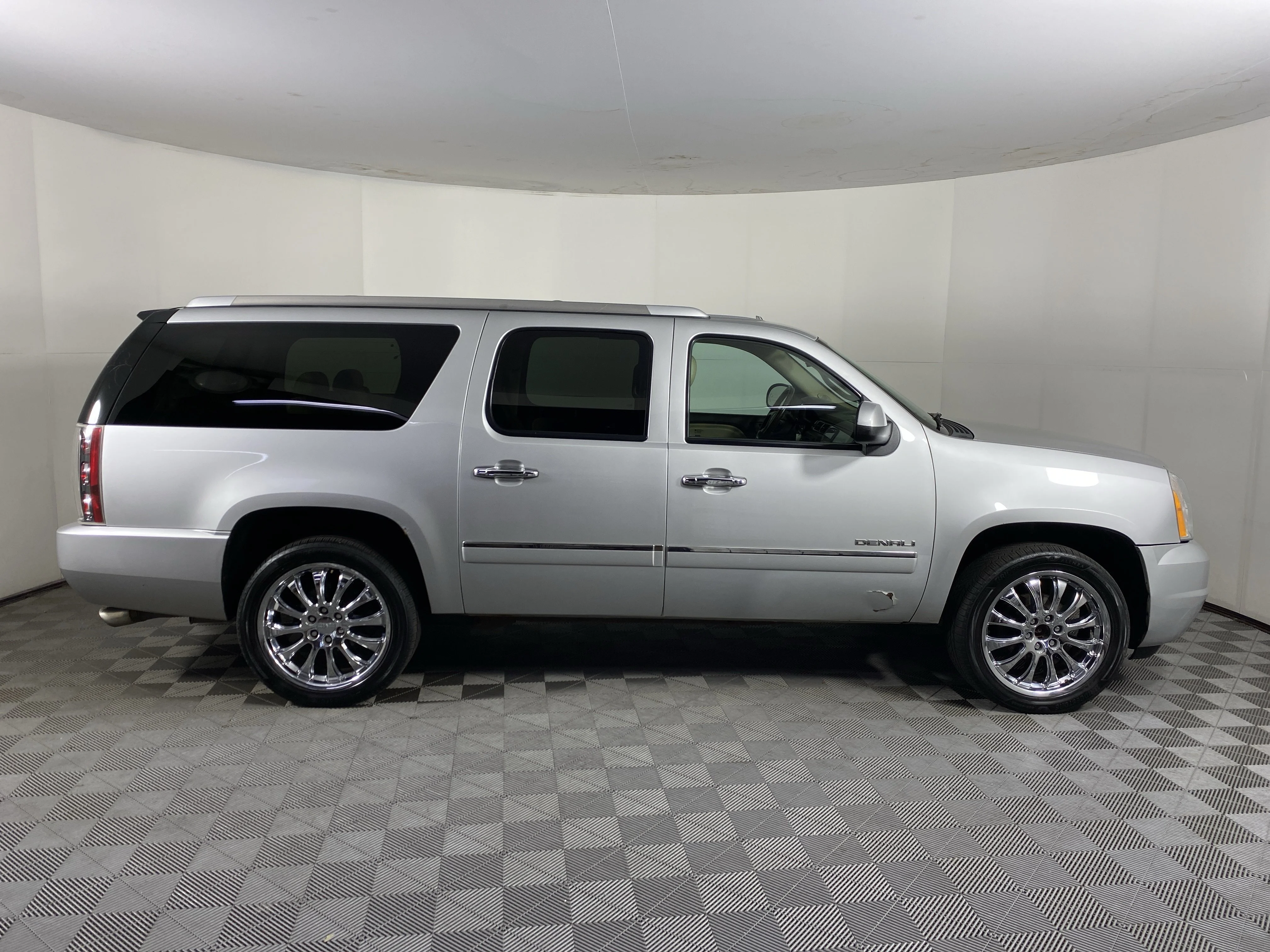 Used 2013 Quicksilver Metallic GMC  image 5