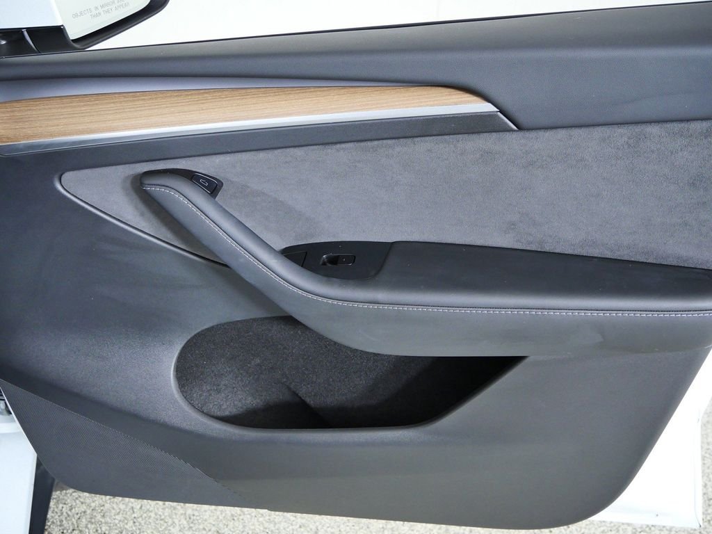 Used 2025  Tesla Long Range image 23