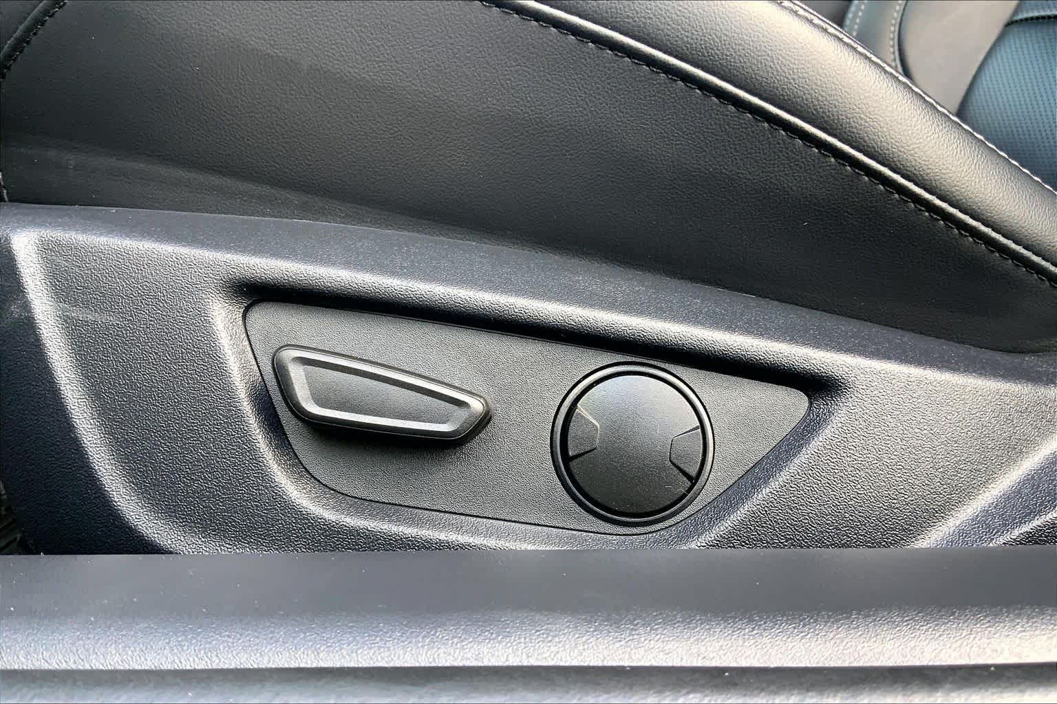 Used 2024 Vapor Blue Metallic Ford EcoBoost Premium image 34