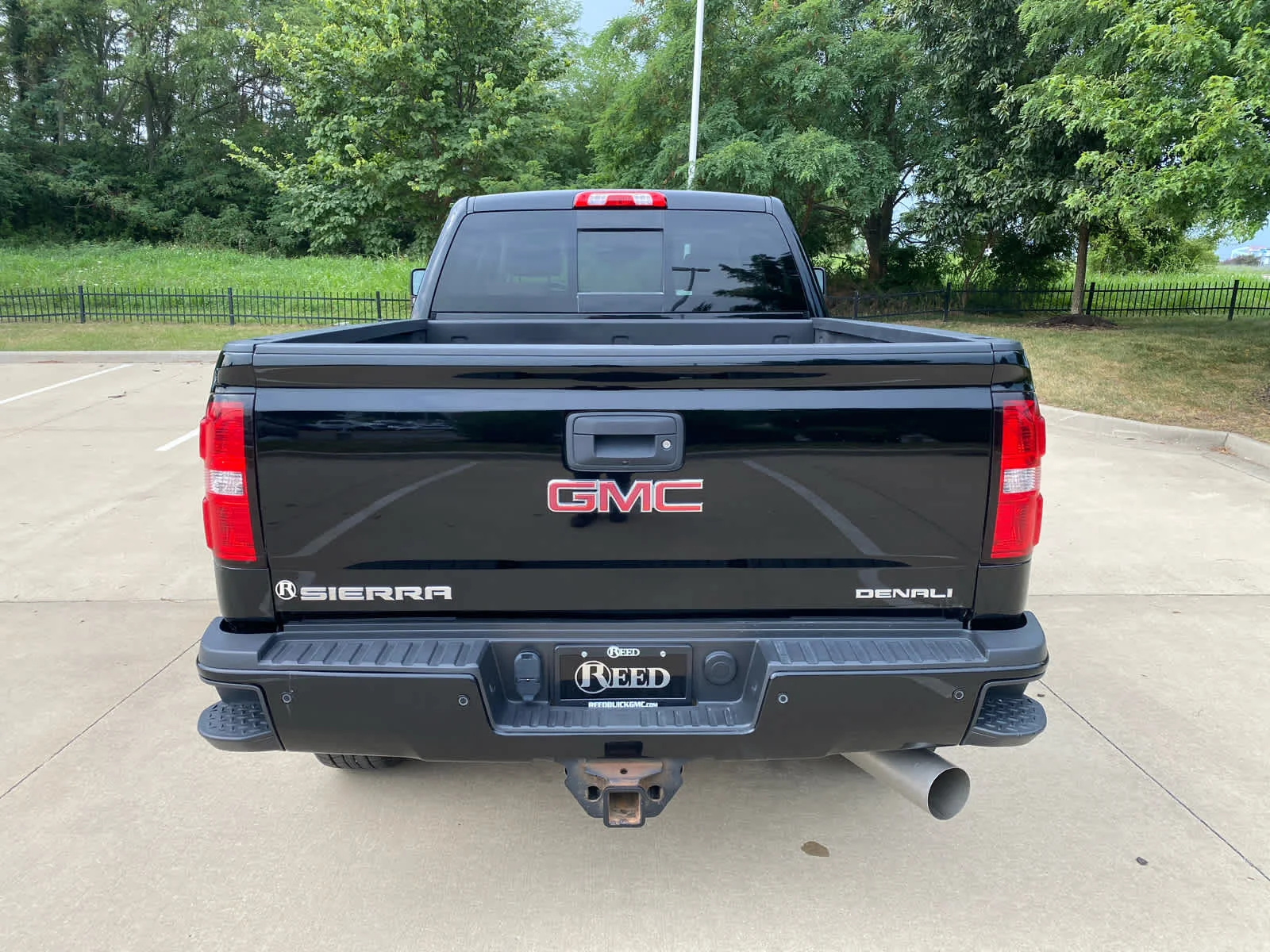 Used 2018 ONYX BLACK GMC Denali image 4