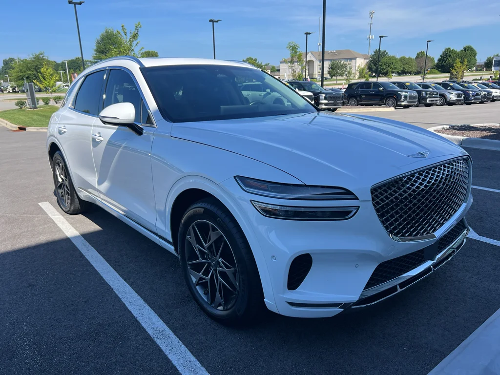 Used 2022 Uyuni White Genesis 2.5T image 1