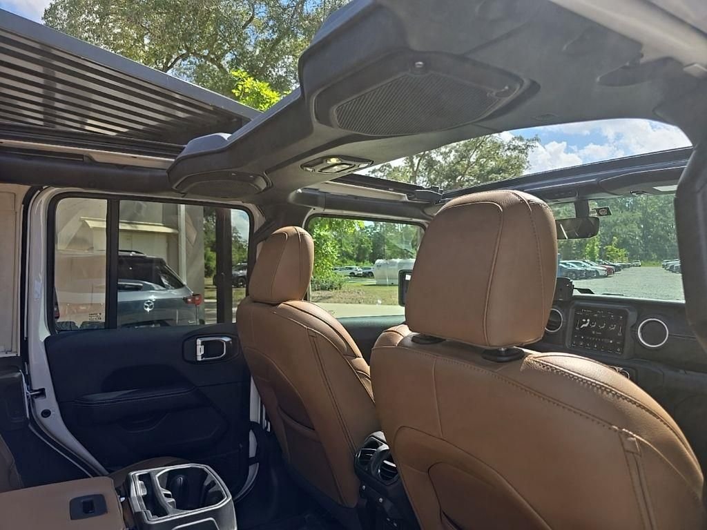 Used 2023 White Jeep Sahara image 32