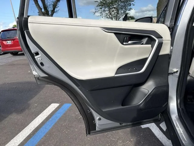 Used 2019  Toyota Limited image 12