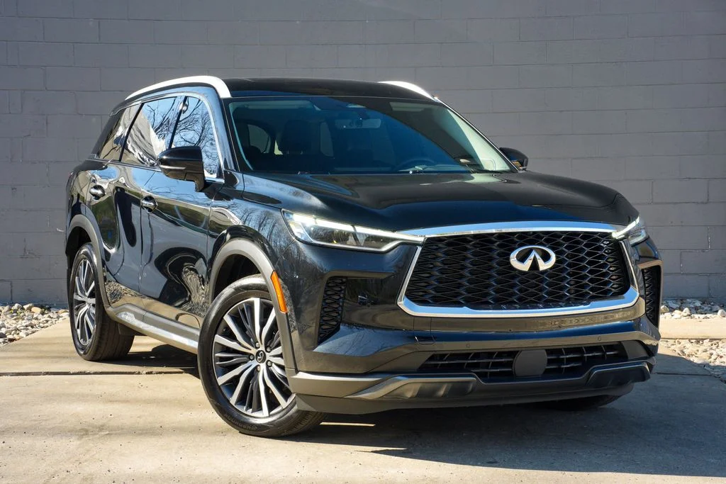 Used 2023 Black INFINITI Sensory image 3
