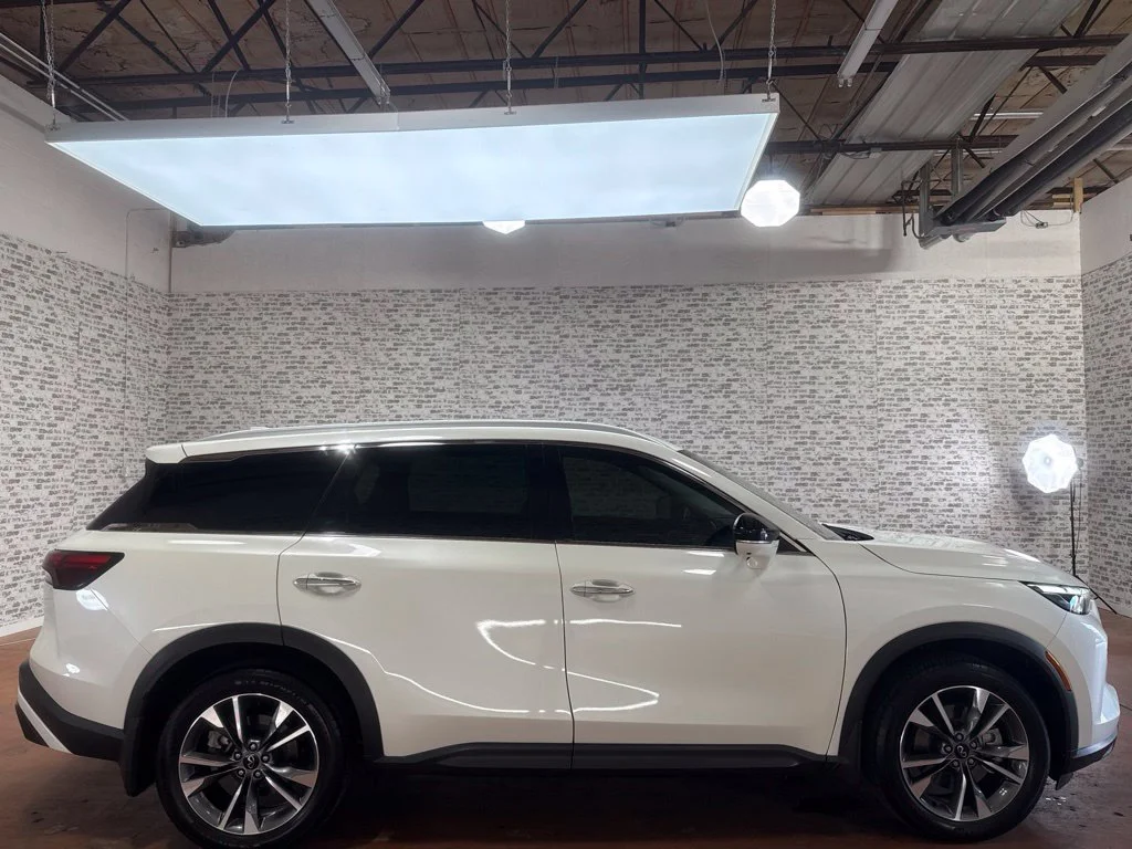 Used 2023 Majestic White INFINITI LUXE image 8