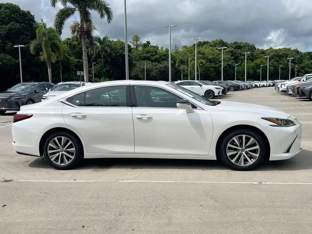 Used 2019 White Pearl Lexus 350 image 8