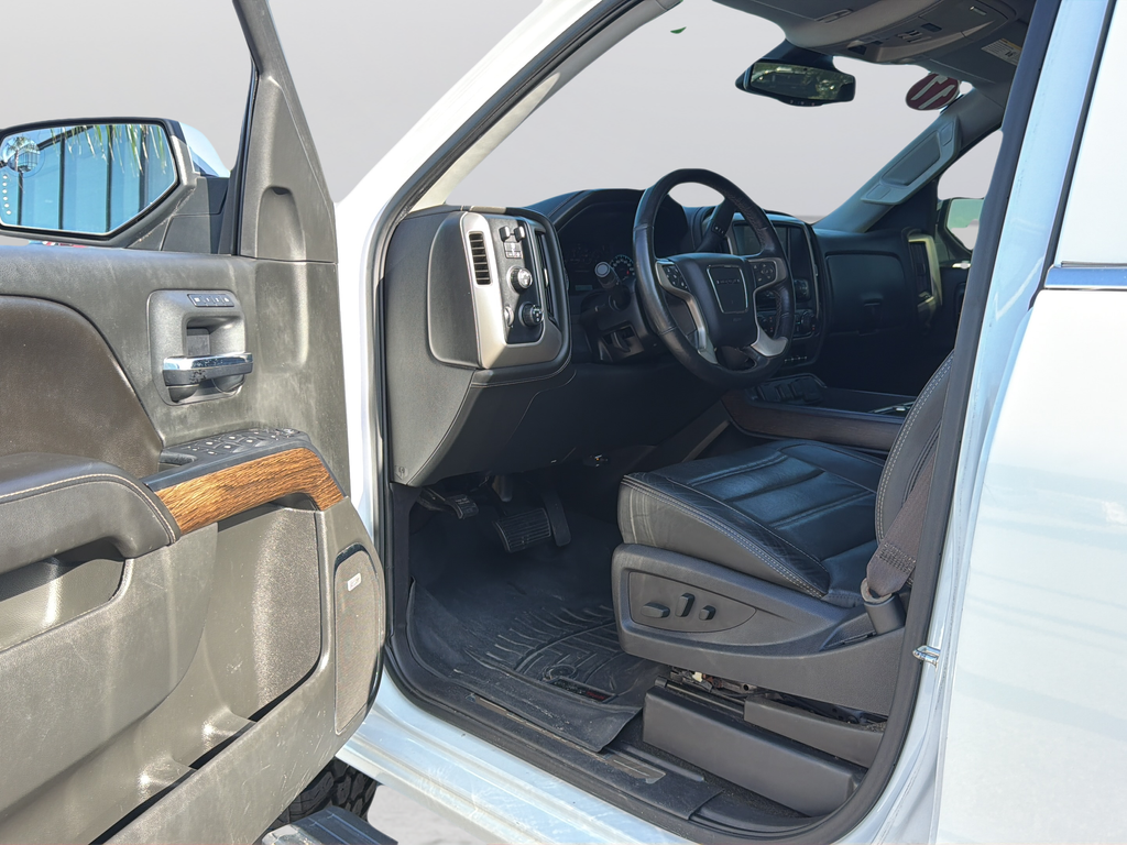 Used 2017 White GMC Denali image 18