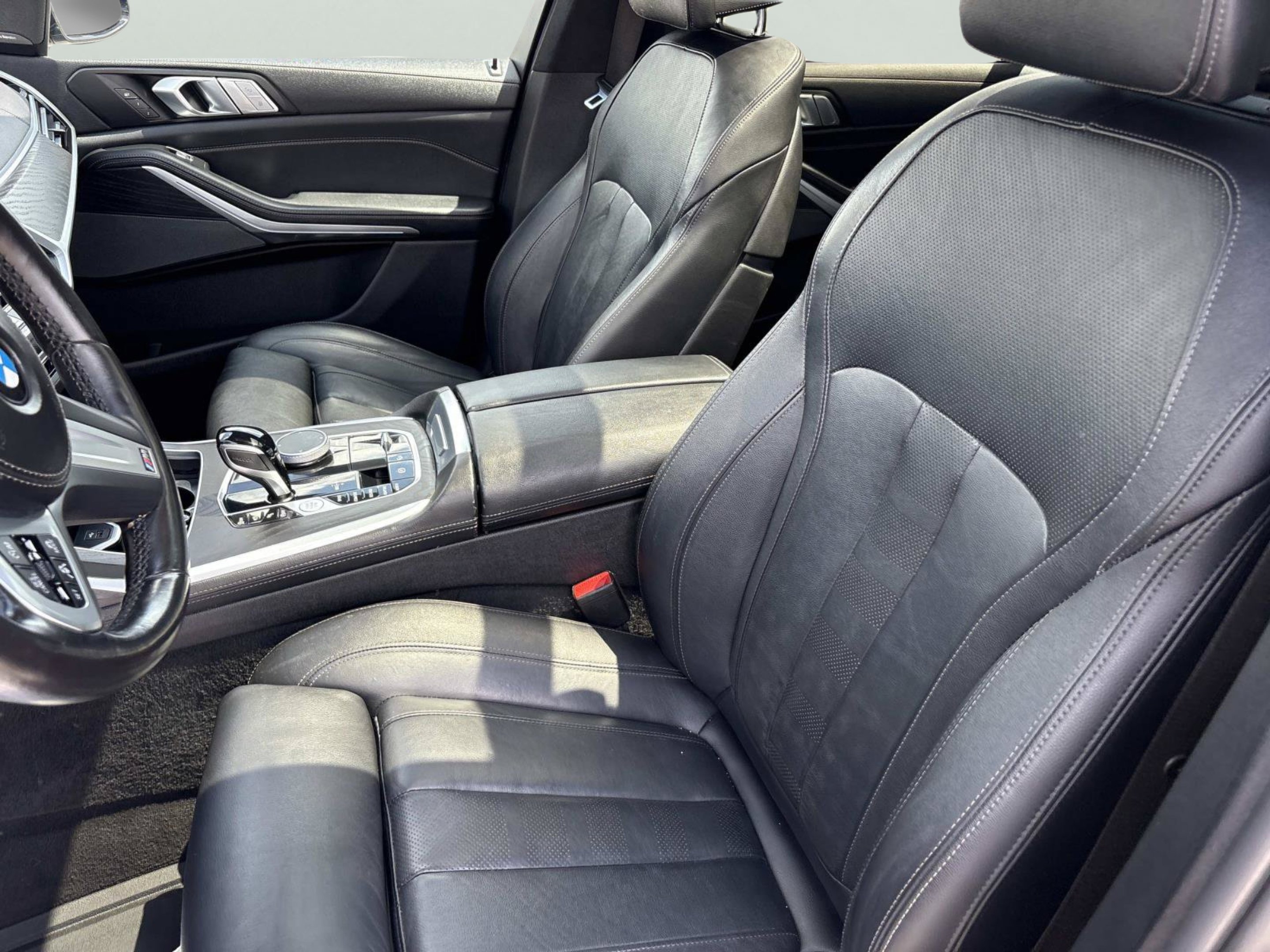 Used 2022 Arctic Grey Metallic BMW M50i image 26