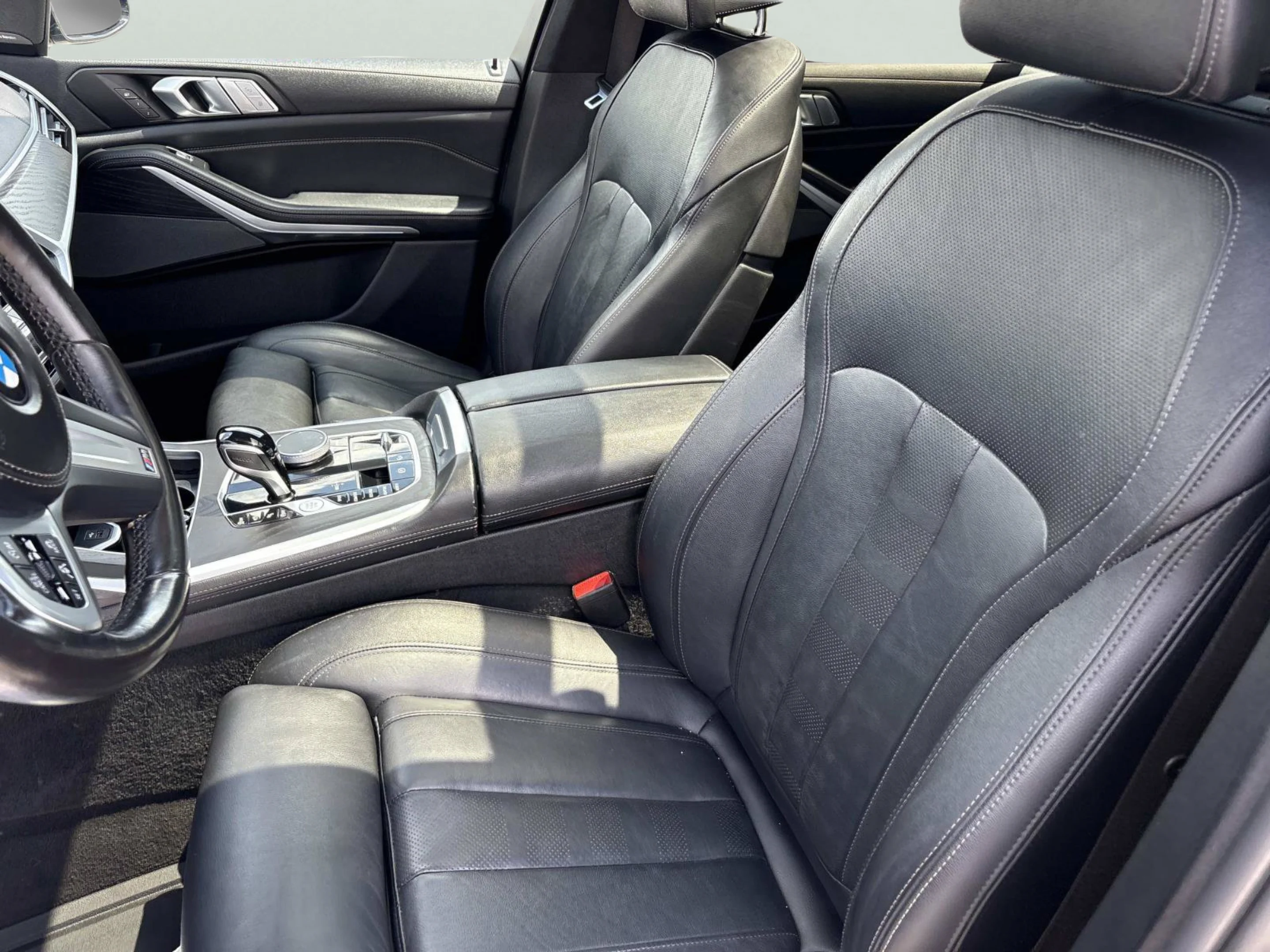 Used 2022 Arctic Grey Metallic BMW M50i image 26