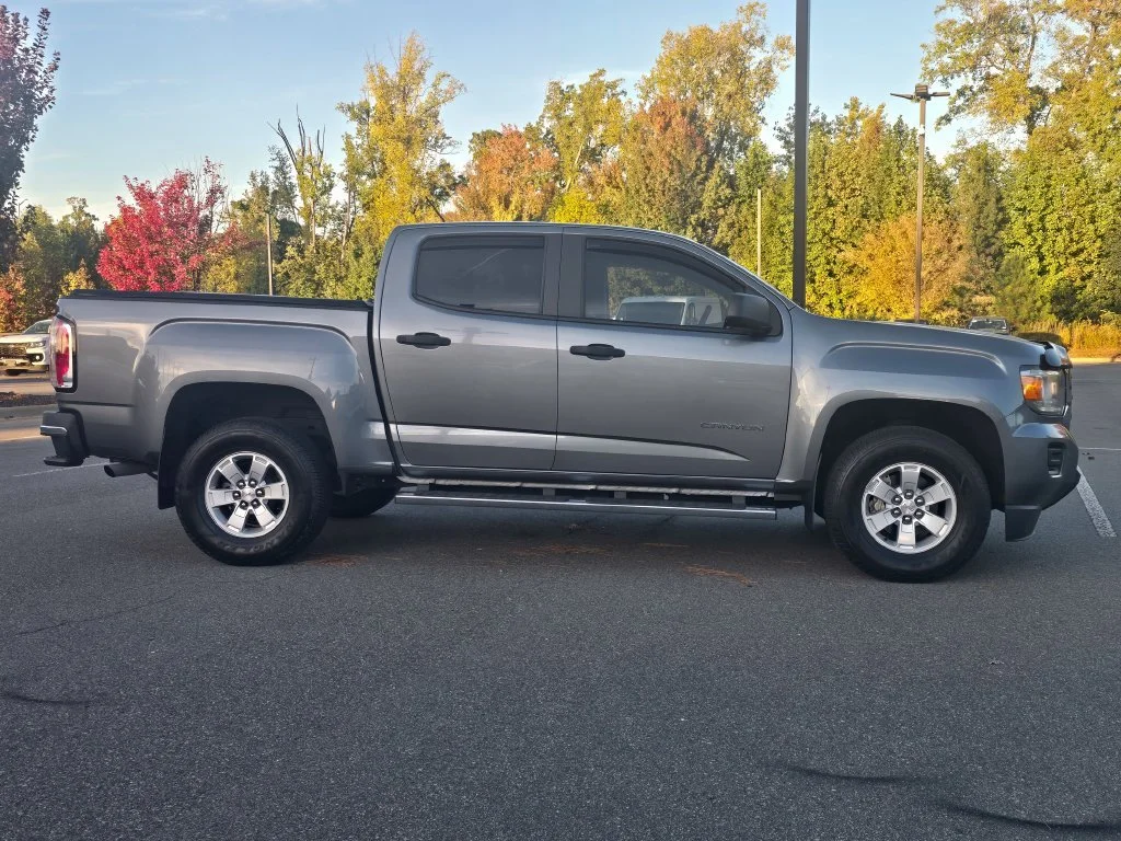 Used 2020 SATIN STEEL METALLIC GMC 2WD image 33
