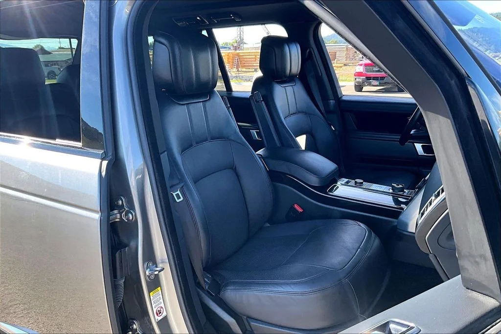 Used 2021 Silver Land Rover Westminster image 7