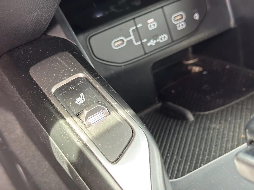 Used 2024 White Kia S image 24