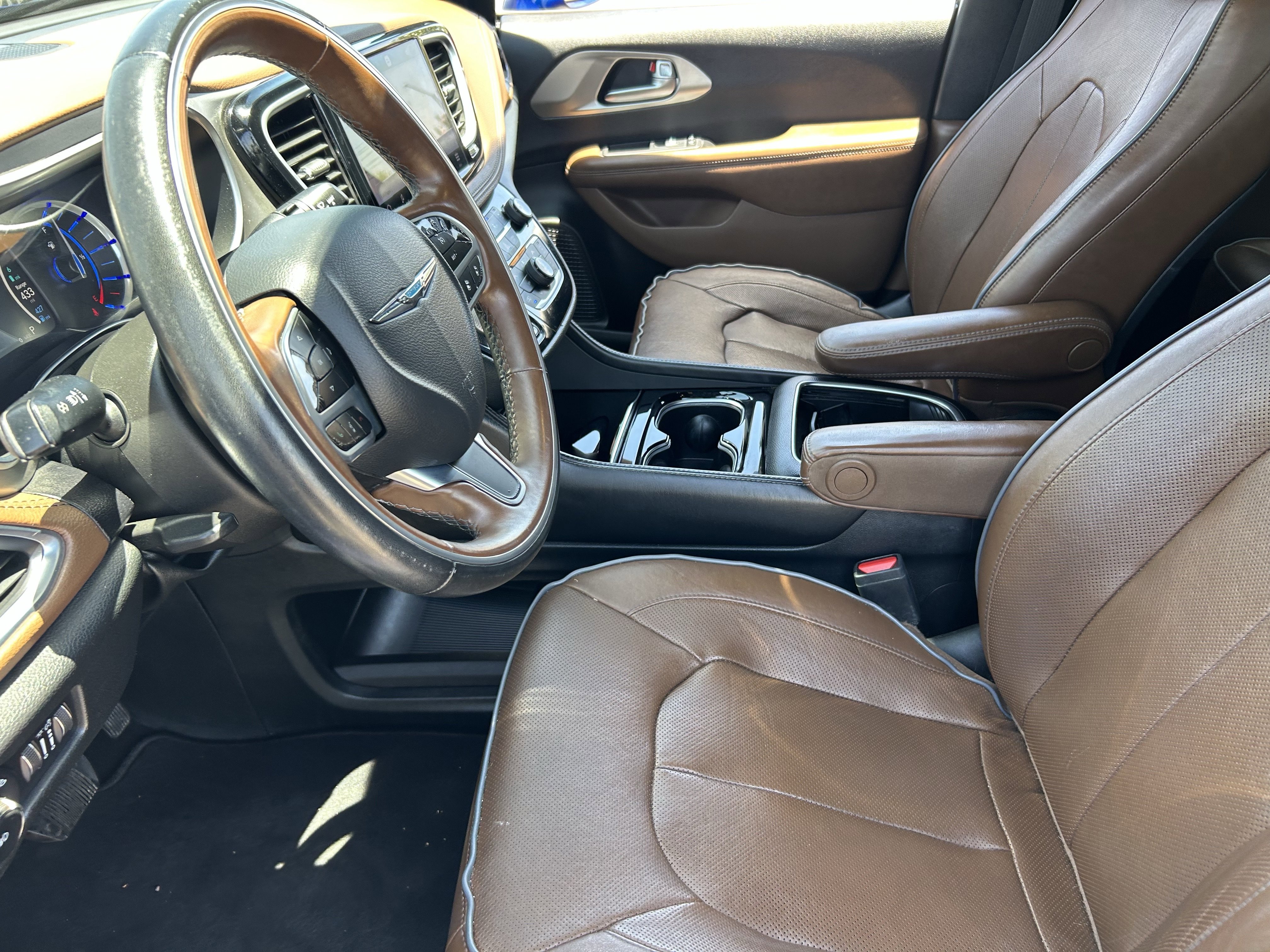 Used 2021 Ocean Blue Metallic Chrysler Hybrid Limited image 28