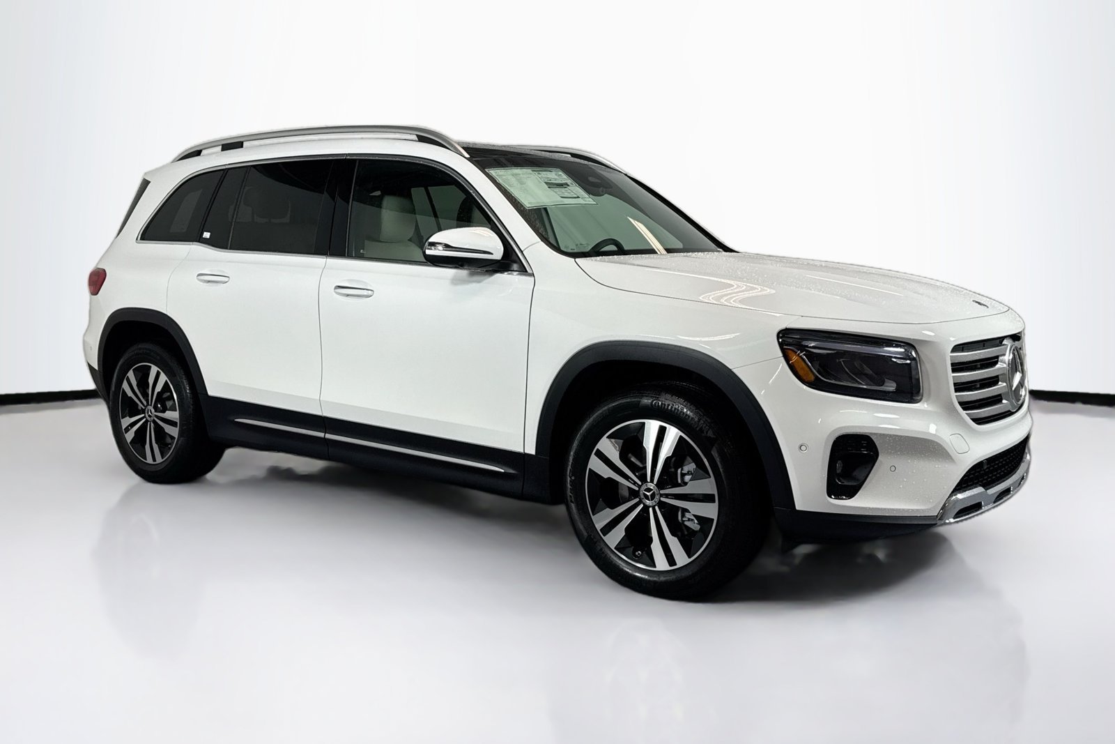 New 2026 Polar White Mercedes-Benz GLB 250 image 3
