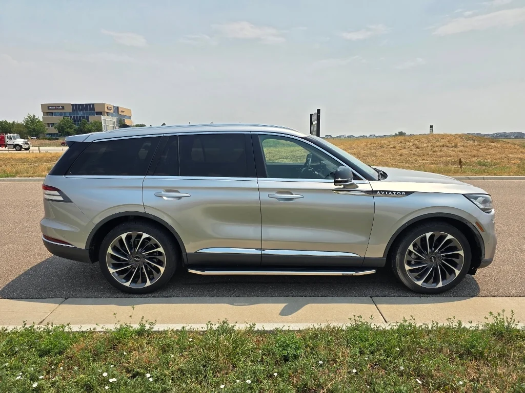 Used 2022 Silver Radiance Metallic Clearcoat Lincoln Reserve image 6