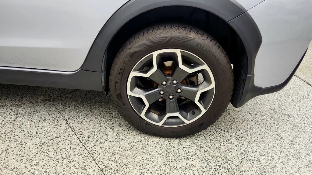 Used 2015 Ice Silver Metallic Subaru 5dr CVT 2.0i Premium image 9