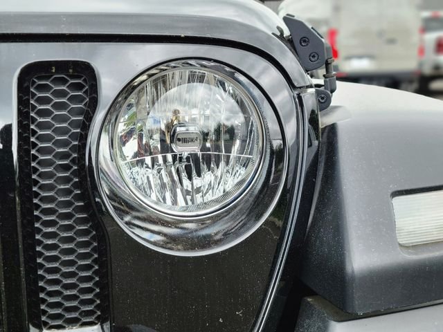 Used 2020 Black Jeep Sport S image 10