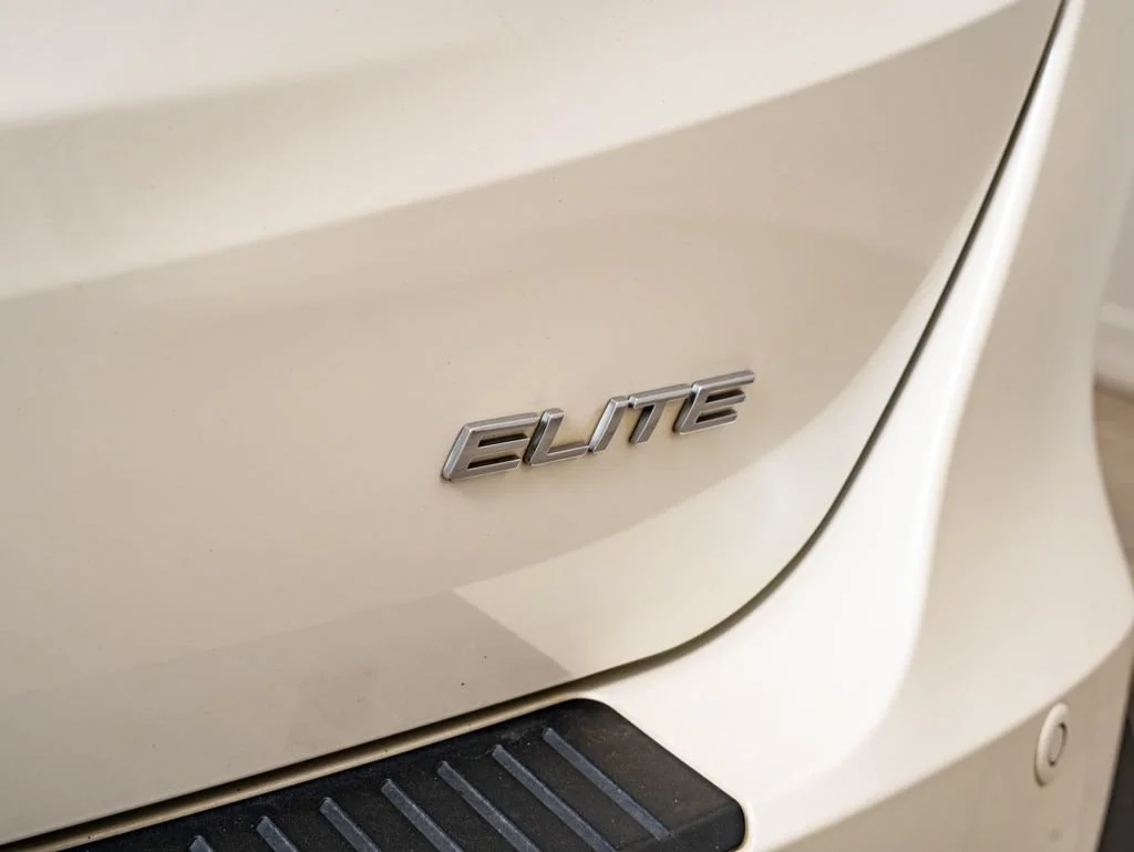 Used 2019 White Diamond Pearl Honda Elite image 17