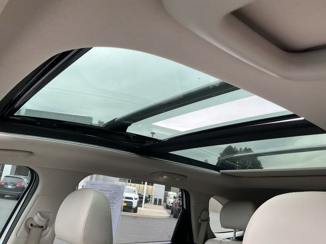 Used 2021 White Kia S image 26