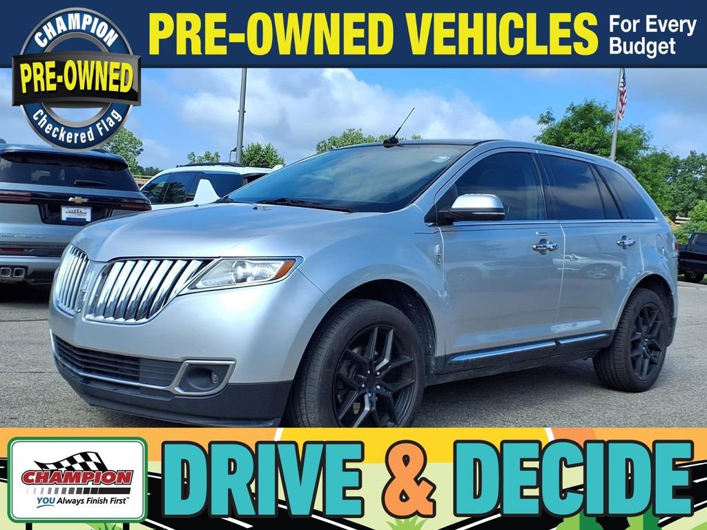 Used 2013 Silver Lincoln Base image 1