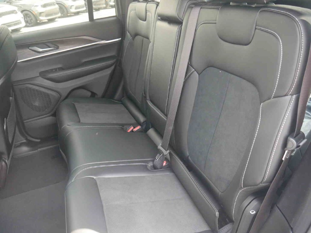 New 2026 Bright White Clear-Coat Exterior Paint Jeep Laredo image 21