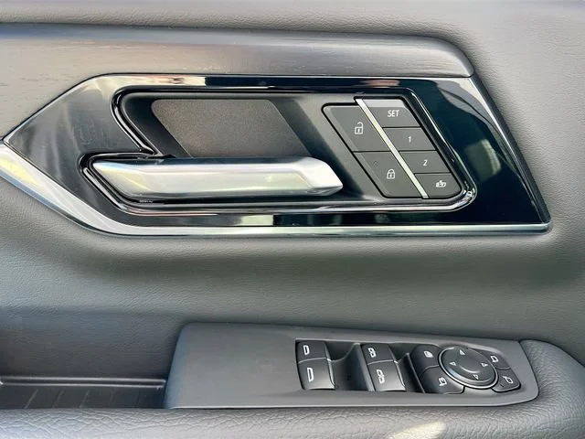 2026 GMC Yukon XL Denali - Photo 13