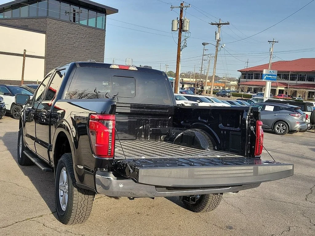 New 2026 Agate Black Metallic Ford XLT image 8
