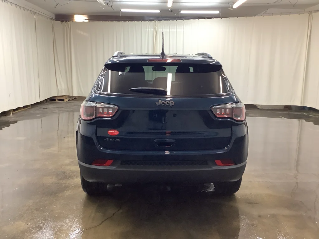 New 2026 Fathom Blue Pearl-Coat Exterior Paint Jeep Latitude image 6