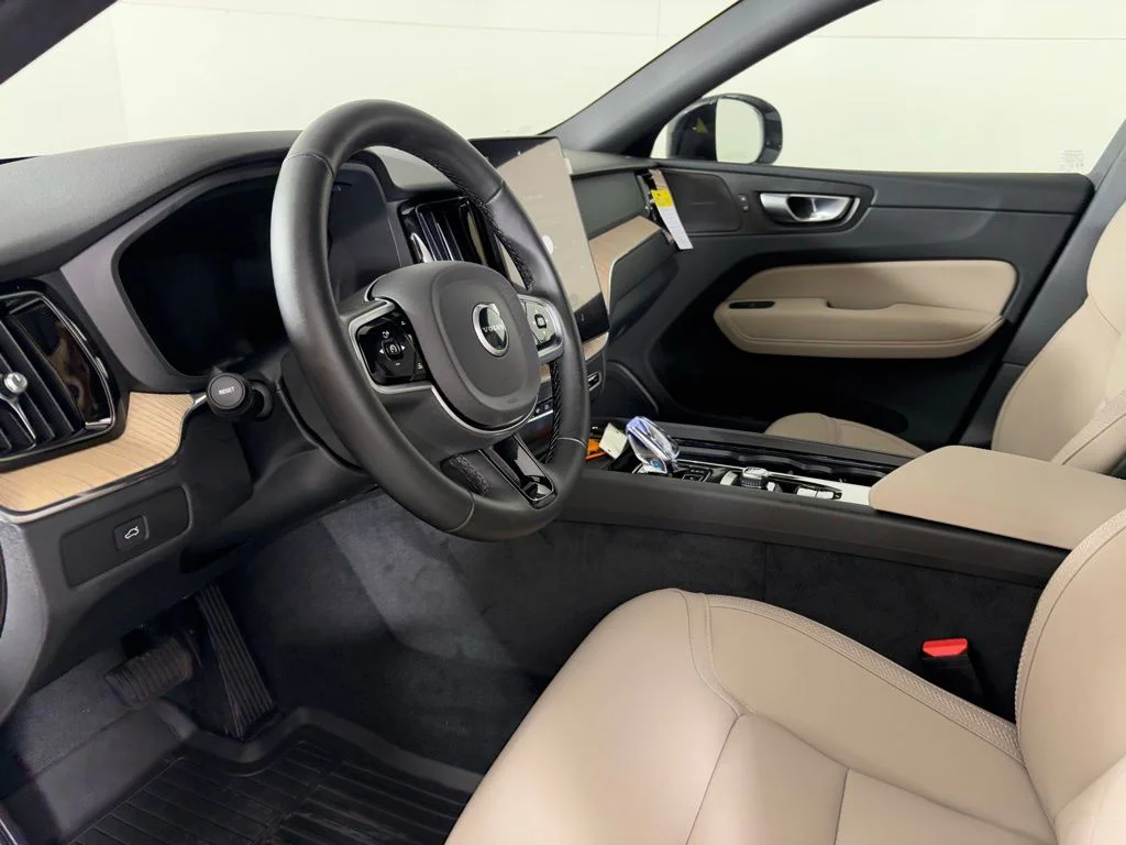 2026 Volvo XC60 Plus - Photo 21