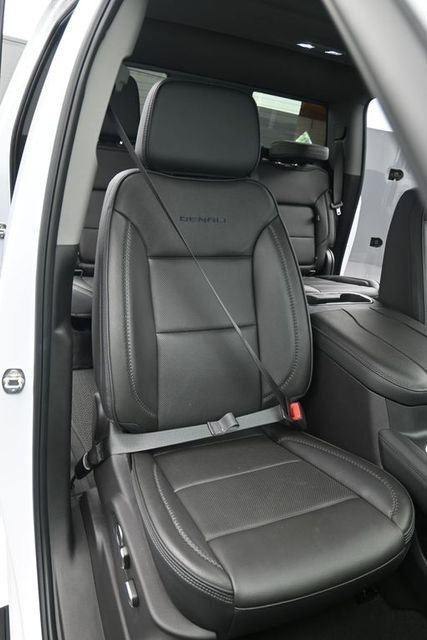 Used 2024 White Frost Tricoat GMC Denali image 17