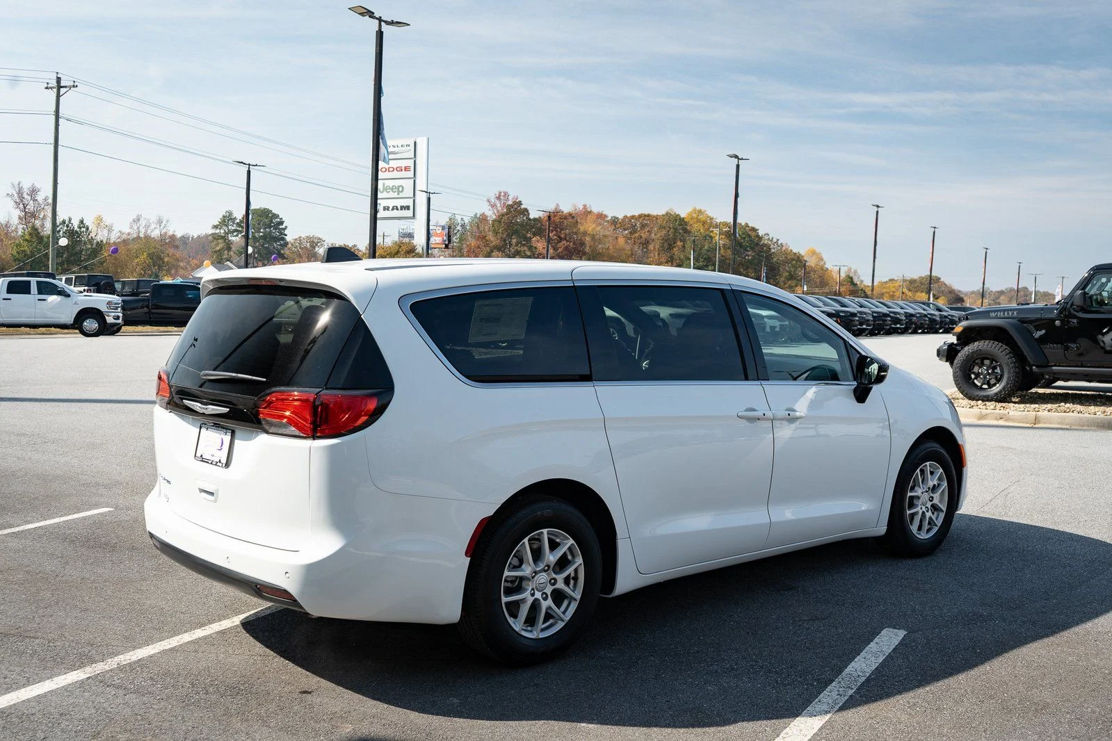New 2026 Bright White Clear-Coat Exterior Paint Chrysler LX image 10
