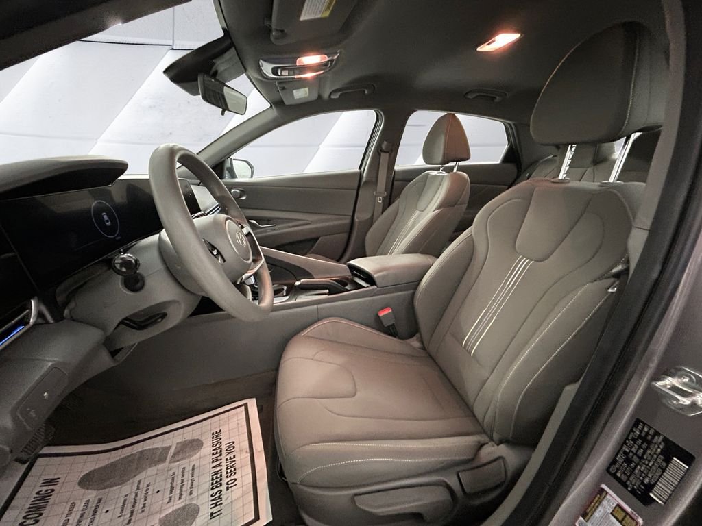 Used 2024 Silver Hyundai SEL image 7
