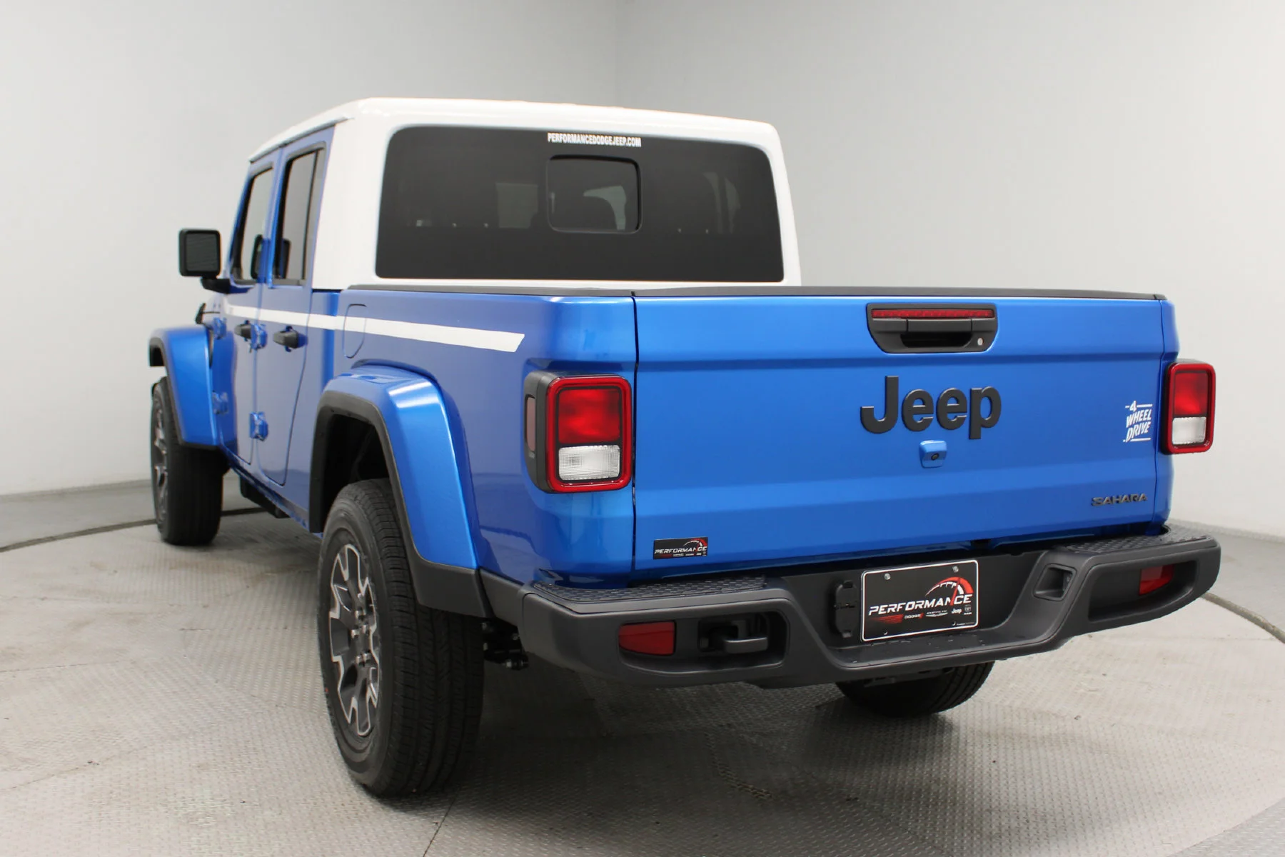 New 2026 Hydro Blue Pearl-Coat Exterior Paint Jeep Sahara image 32
