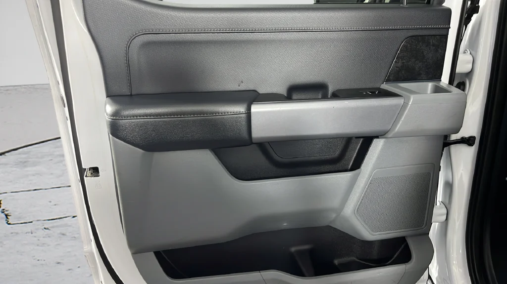 Used 2023 White Ford XLT image 17
