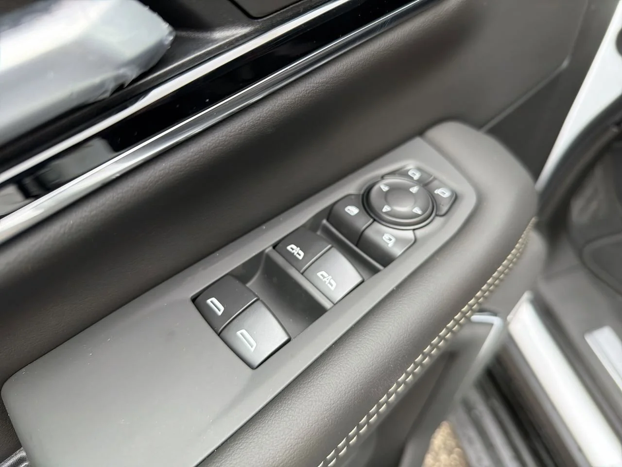 Used 2026 Summit White GMC Elevation image 19