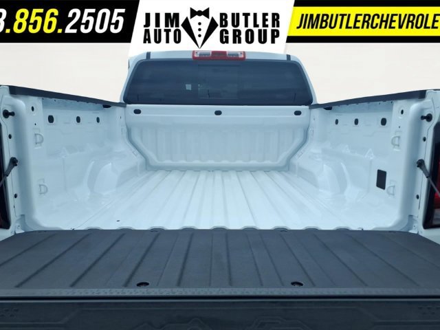 New 2026 Summit White Chevrolet WT image 19