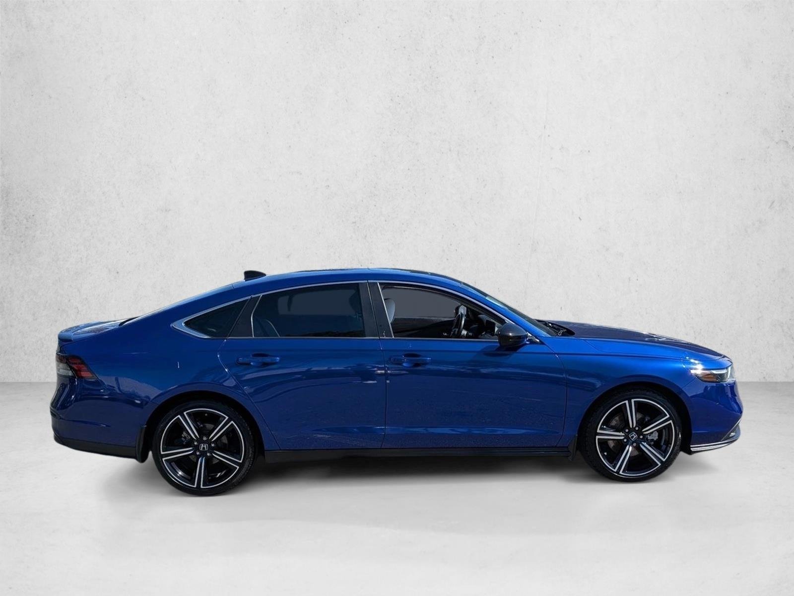 Used 2023 Still Night Pearl Honda Sport image 4