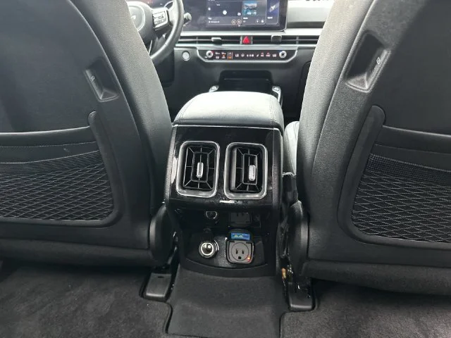 Used 2025 White Kia SX Prestige image 24