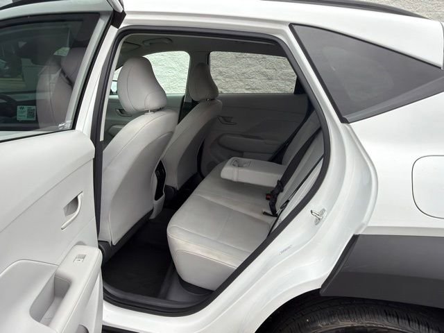 Used 2024 White Hyundai SEL image 19