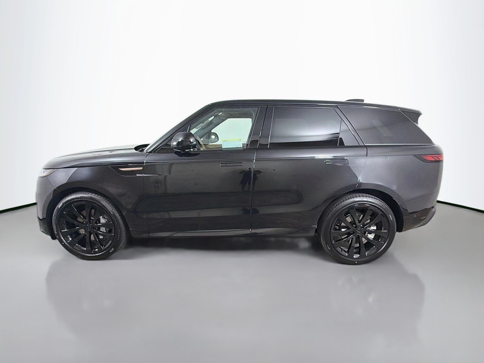 New 2026 Santorini Black Land Rover Dynamic SE image 2