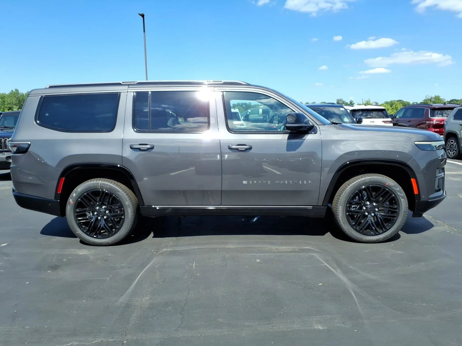 New 2026 Baltic-Gray Metallic Clear-Coat Exterior Paint Jeep Limited Reserve image 20