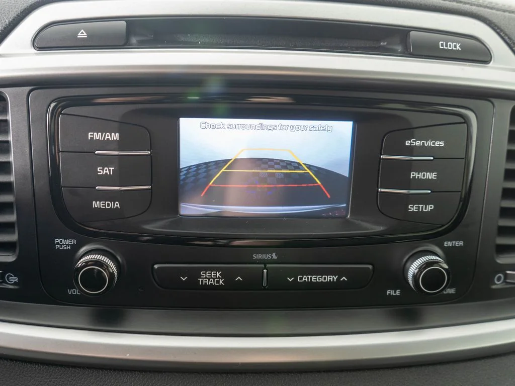 Used 2016 White Kia LX image 21