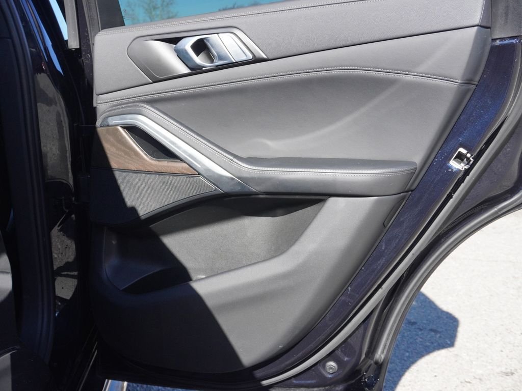Used 2023 Black BMW xDrive40i image 27