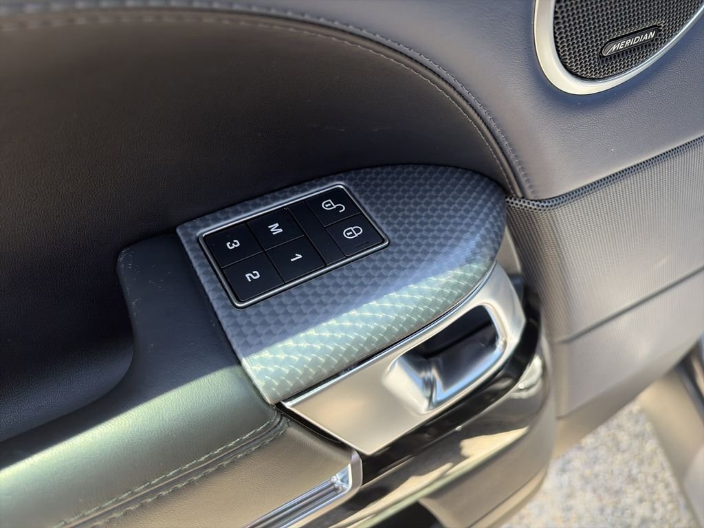 Used 2020  Land Rover HST image 18