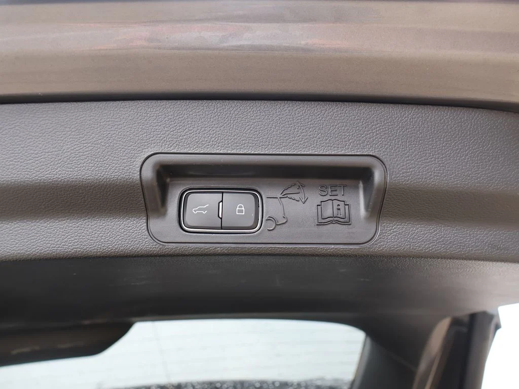 Certified Used 2023 Gray Metallic Ford XLT image 18
